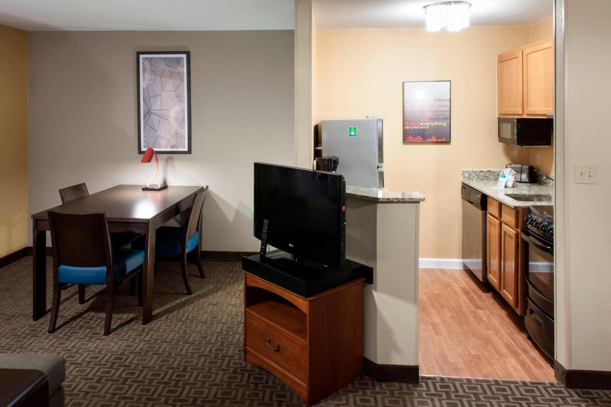 Towneplace Suites Dallas Las Colinas Irving Bagian luar foto